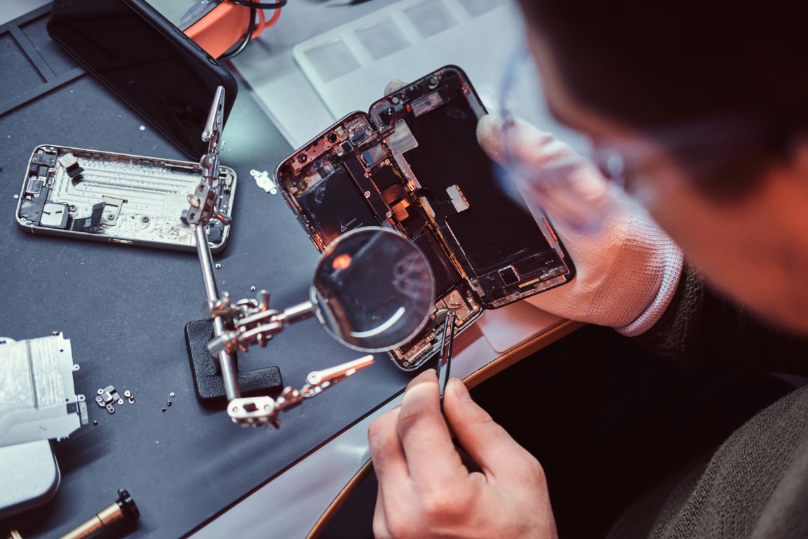 Mobile Display Restoration Training Program in Queens